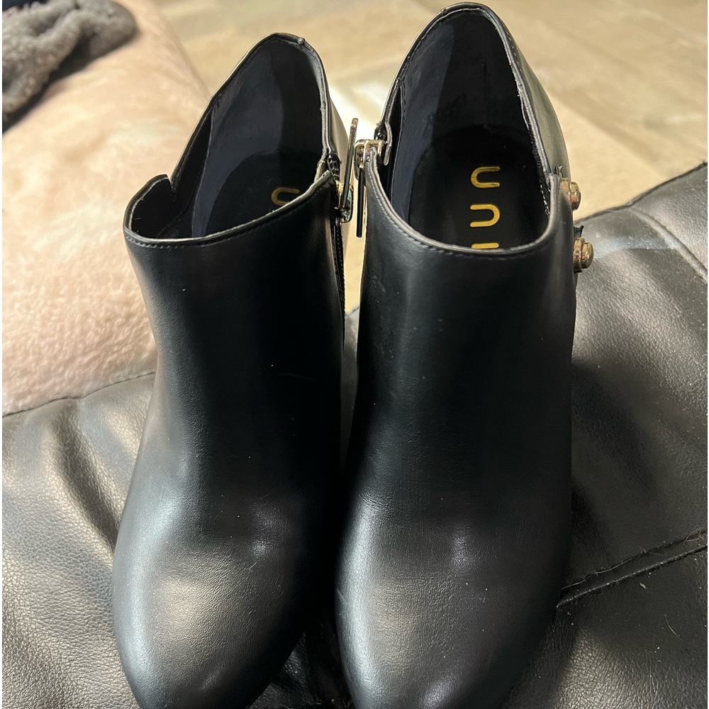 High heel bootie